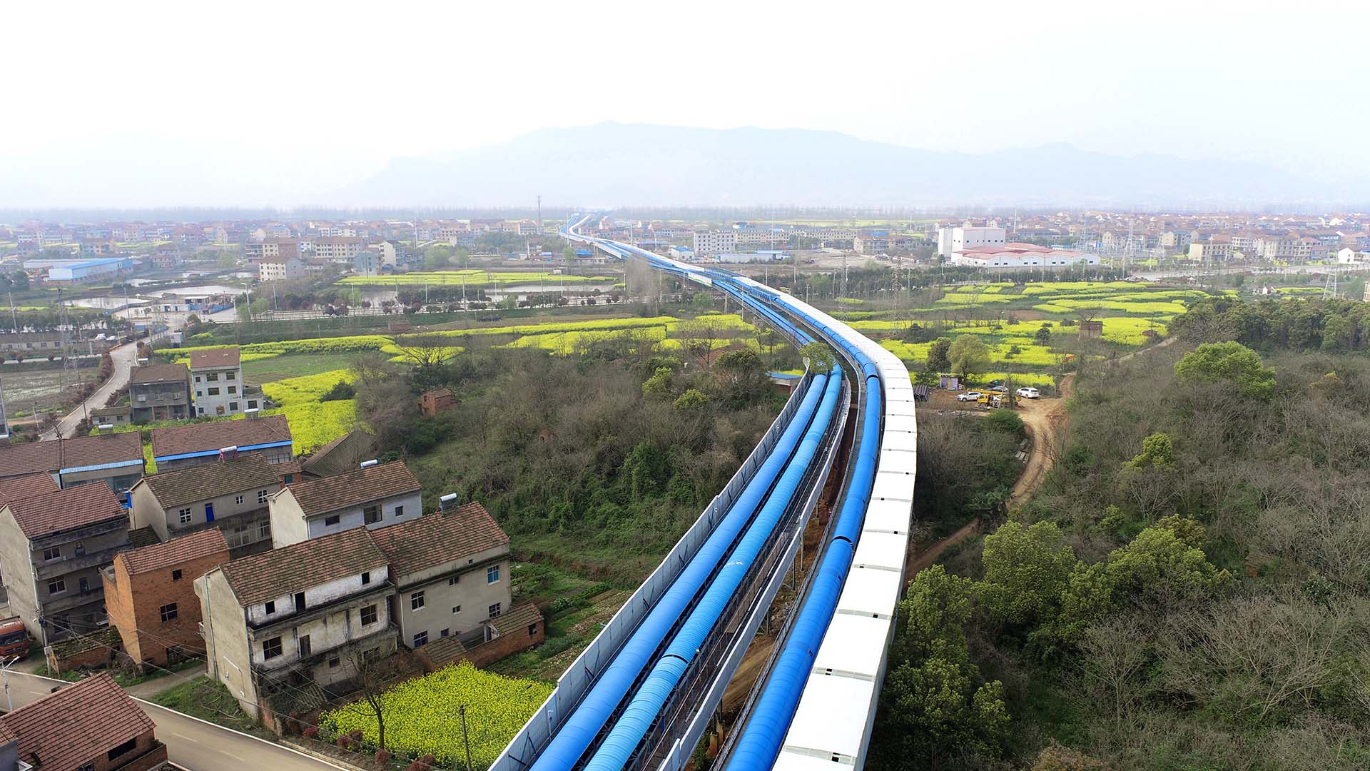 Long distance belt conveyor